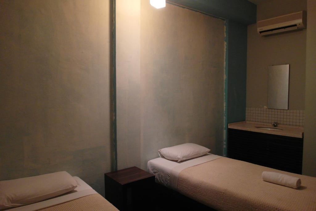Number Eight Guesthouse Κουάλα Λουμπούρ Δωμάτιο φωτογραφία